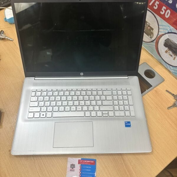 HP laptop 17 CORE i5 | 11e Génération |