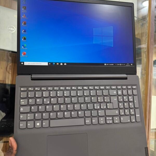 Lenovo IdeaPad V15 Ryzen 3~3250U - ram 8Go - ssd 256 Go - Graphique amd Radeon Vega 3 de 2Go dédié