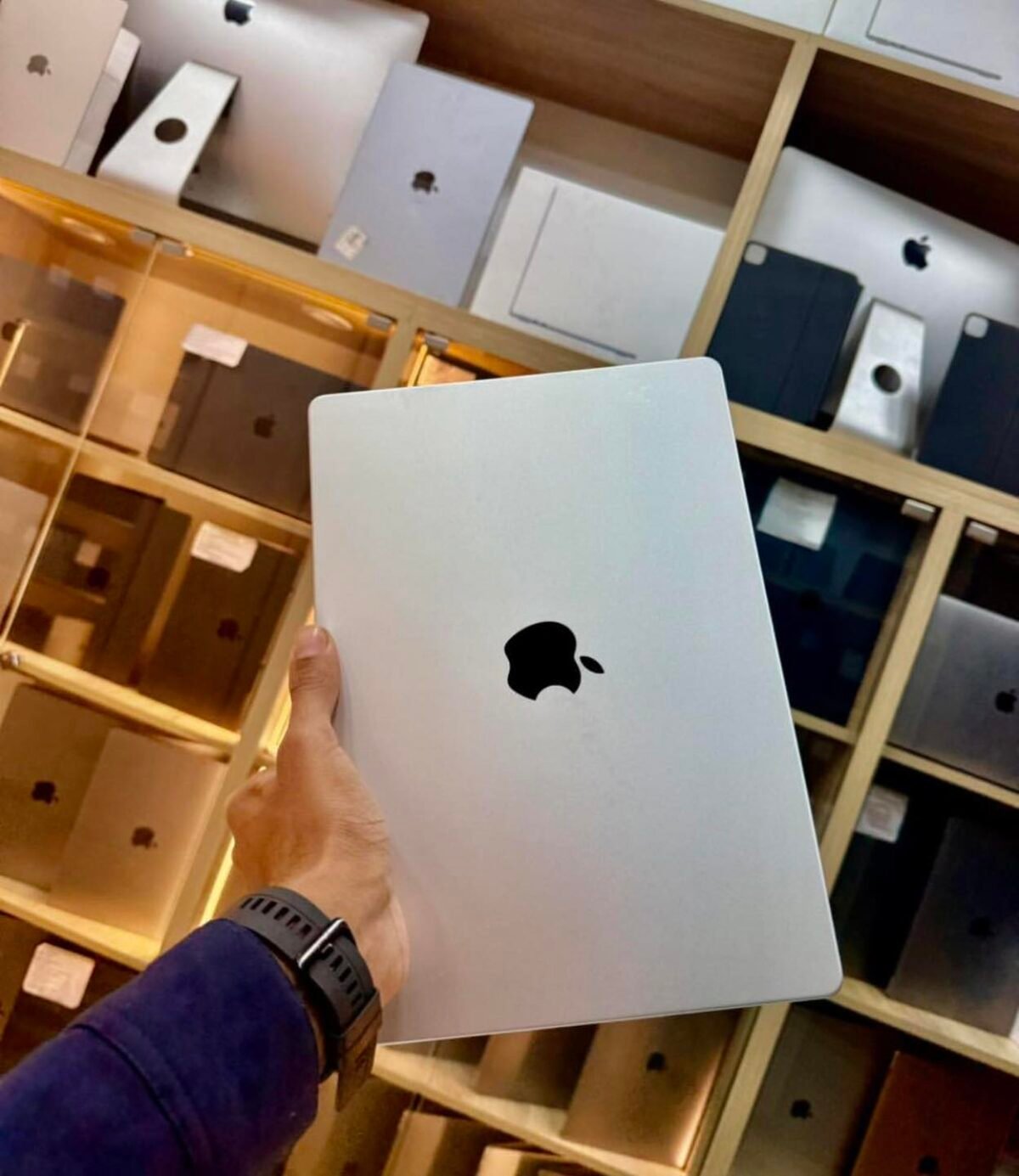 MACBOOK PRO 2023 - PUCE M2PRO 8/256 – Image 3