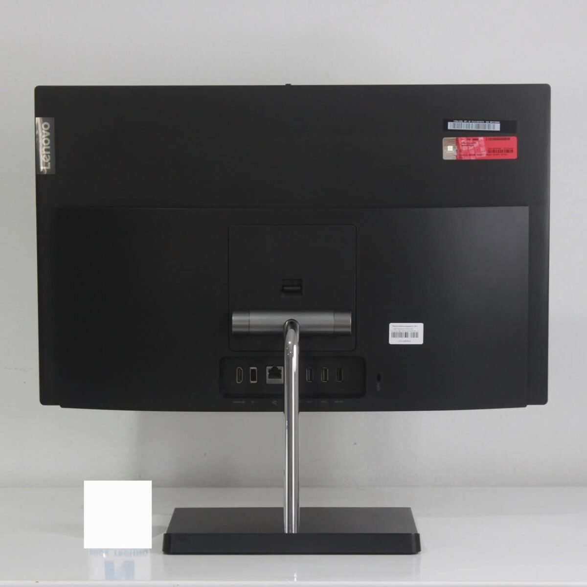 Ordinateur Tout-en-un Lenovo V30a-22IIL Core i5 10eme Génération , NEUF SCELLÉ – Image 1